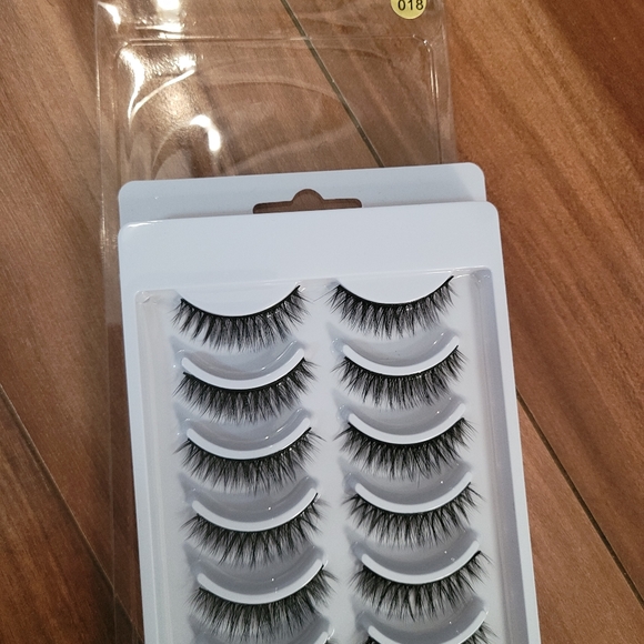 False eyelashes - Picture 8 of 8